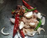 A picture of step 2 of Palli chutney.