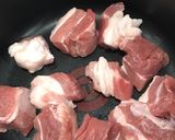 Hình bước làm 3 của món Thịt hầm củ cải kiểu Nhật {KAKUNI}
