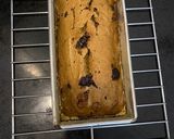 Foto langkah ke 8 dari resep Chocolate Chip Pumpkin Bread.