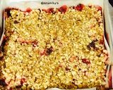 A picture of step 8 of Strawberry Oats Crumble Bars: EGGLESS.
