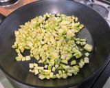 Une image de l'étape 3 de Riz gratiné aux deux fromages, courgette, persil et jambon.