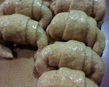 Foto del paso 5 de la receta: Medialunas integrales sin azúcar rellenas de dulce de membrillo🥐
