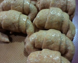 Foto del paso 5 de la receta: Medialunas integrales sin azúcar rellenas de dulce de membrillo🥐