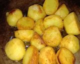 আলু দিয়ে চিকেনের ঝোল(Aloo diye chickener jhol recipe in Bengali) রেসিপি ধাপ - 2 ছবি