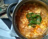 Foto langkah ke 6 dari resep Sundubu Jjigae (Korean Tofu Stew).