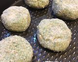 A picture of step 3 of Parmesan and Spinach Leftover Boiled Meat Meatballs.