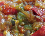 Foto del paso 2 de la receta: Merzluza, con calamar y pisto
