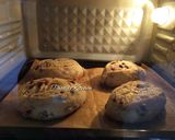 Foto langkah ke 6 dari resep Butter Raisin Bread.