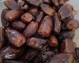 Foto langkah ke 1 dari resep Kurma Coklat isi Almond.