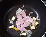 A picture of step 2 of Chicken Pad Thai.