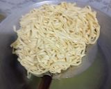 Foto langkah ke 2 dari resep Mi Panggang Mozzarella.