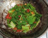 Foto langkah ke 4 dari resep Tumis pedas sawi pahit.