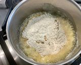 Une image de l'étape 3 de Sauce béchamel à l’épeautre, ail fumé et grana padano.