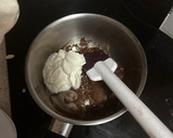 Foto del paso 3 de la receta: Vasito de yogur con dos chocolates