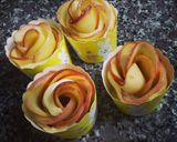 Hình bước làm 5 của món Bánh táo hoa hồng