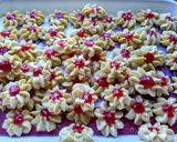 Foto langkah ke 10 dari resep Kue kering Mawar Selai strawberry (Happycall/Teflon).