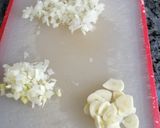 Foto del paso 1 de la receta: Cinta de lomo adobada en salsa con verduras