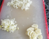 Foto del paso 1 de la receta: Cinta de lomo adobada en salsa con verduras