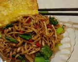 Foto langkah ke 3 dari resep Mie goreng (pipih) dan telur dadar.