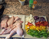 Foto del paso 1 de la receta: Pollo con pimientos