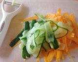 Φωτογραφία βήματος 1 της συνταγής Asian style σαλάτα με καρότο και αγγούρι