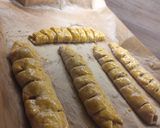 Sajtos-sonkás kifli recept fázis 3 fotója