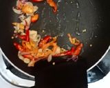 Foto langkah ke 3 dari resep Telur Ceplok Saus Tiram ala Anak Kos.