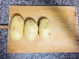 Patatas con cebolla al horno y huevos (casi) hervidos