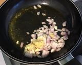 Une image de l'étape 6 de Poulet aux olives violettes, sauce crème au citron confit et coriandre.