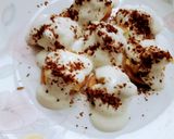 A picture of step 1 of Dahi sonth sev puri.