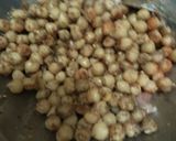 A picture of step 4 of Street Style Chana chaat.