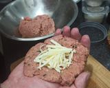 Foto del paso 2 de la receta: Sliders (hamburguesitas) de pavo rellenas de queso