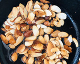 Foto del paso 4 de la receta: Chorizo almendrado con papas