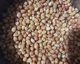 A picture of step 1 of Kala Chana Masala.