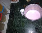 A picture of step 3 of Punjabi Strawberry Lassi.