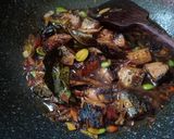Foto langkah ke 2 dari resep Tongkol Kecap Pete.