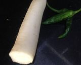 A picture of step 2 of Crispy moli ke pattay fried.