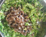 Foto del paso 3 de la receta: Tortitas de brócoli con champiñones
