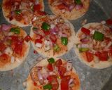 A picture of step 2 of Bread pizza(without oven).