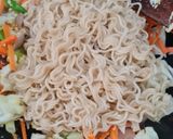 Foto langkah ke 4 dari resep Porree Nudein MitWurstruckchen.