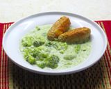 Brokkoli főzelék sajtos kolbászkákkal recept fázis 3 fotója