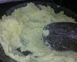 Foto langkah ke 3 dari resep perkedel kentang dan kornet sapi sederhana.
