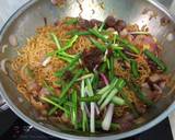 Spicy Mee Goreng With Onion And Chinese Sausage recipe step 4 photo