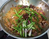 A picture of step 4 of Spicy Mee Goreng With Onion And Chinese Sausage.