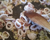 Foto del paso 2 de la receta: Paella marinera con tirabeques