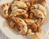 Foto del paso 5 de la receta: Mini medialunas.- Fácil y rápido. (10 minutos)