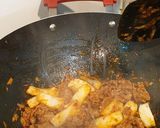 Gambar langkah 3 resipi Kue Teow Goreng.