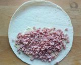 A picture of step 4 of Быстрый завтрак. Кесадилья с ветчиной.