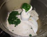 A picture of step 1 of Palak paneer momos.