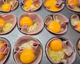 Sonka-tojás muffinsütőben recept fázis 3 fotója